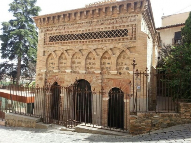 Vestigios de las tres culturas.jpg